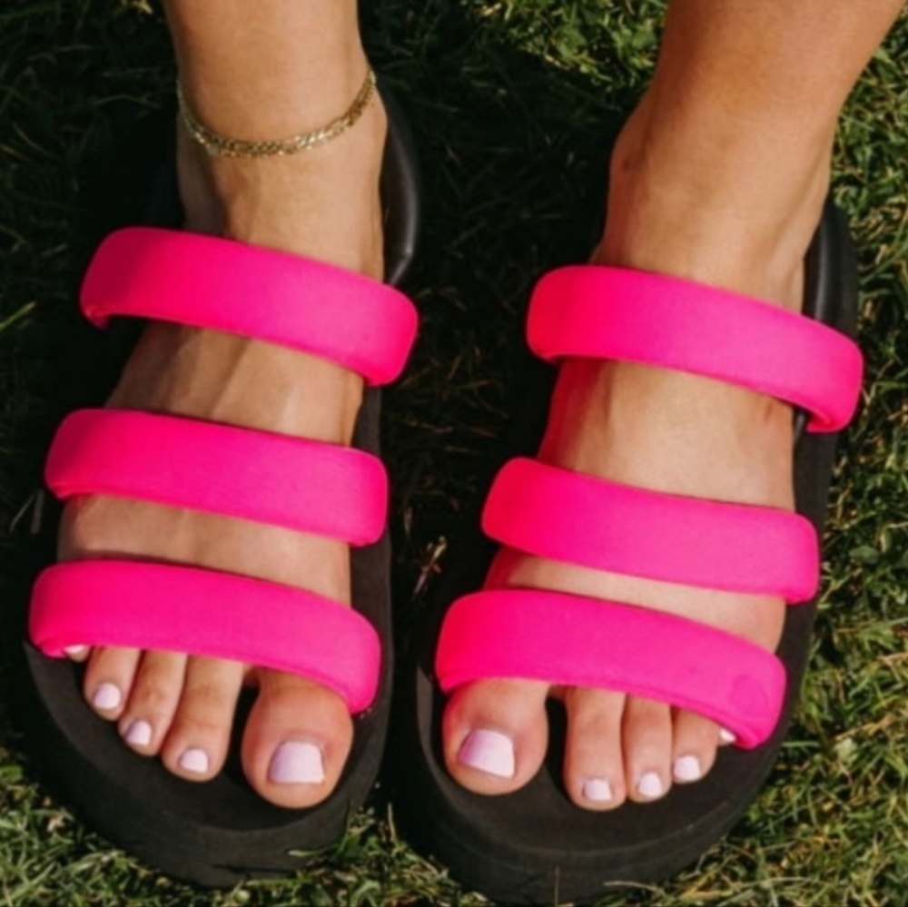 Rocket Dog Neon Pink Spiral Strap Sandals NWT